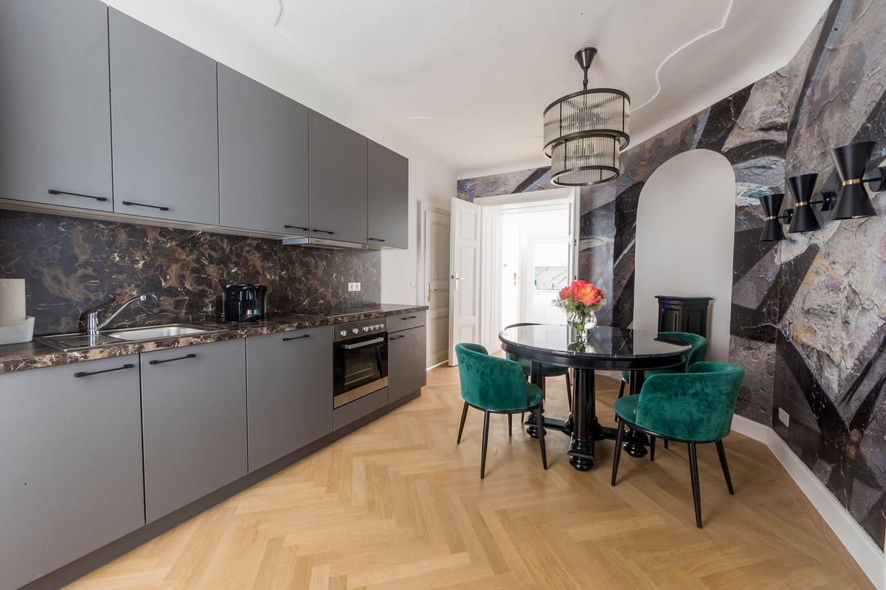 - Stephansdom Apartment *